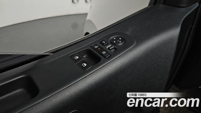Hyundai Staria 2025 — Photo 26/35