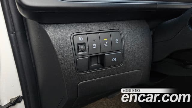 Hyundai Staria 2025 — Photo 15/35