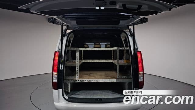 Hyundai Staria 2025 — Photo 23/35