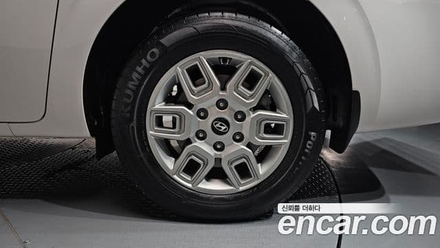 Hyundai Staria 2025 — Photo 25/35
