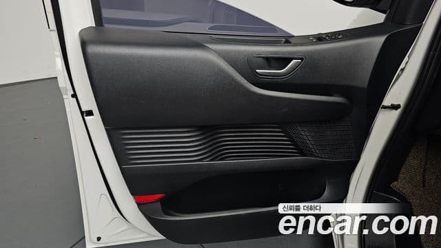 Hyundai Staria 2025 — Photo 21/35