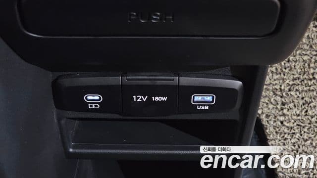 Hyundai Staria 2025 — Photo 12/35