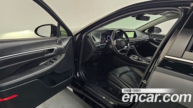 Hyundai Sonata 2022 — ფოტო 9/20