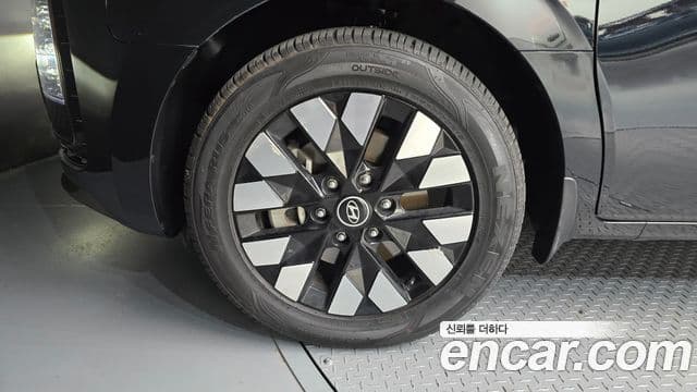 Hyundai Staria 2024 — фото 4 из 20