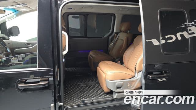 Hyundai Staria 2024 — ფოტო 11/20