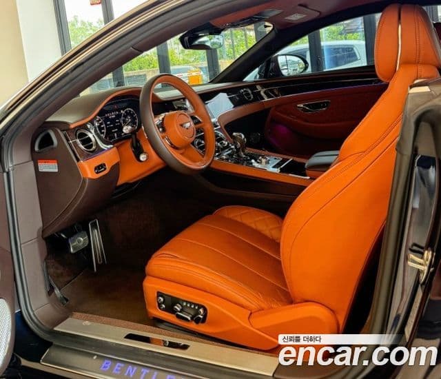 Bentley Continental GT 2021 — ფოტო 8/13