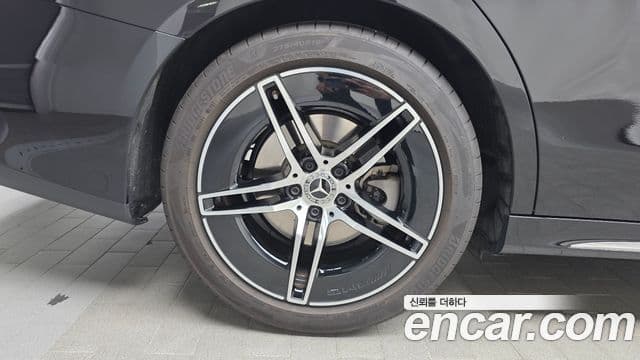 Mercedes-Benz E-Class 2025 — ფოტო 5/20