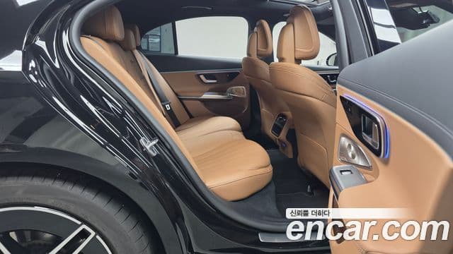 Mercedes-Benz E-Class 2025 — ფოტო 11/20