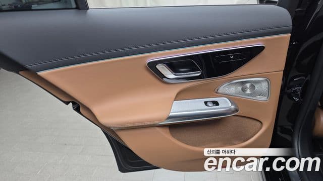 Mercedes-Benz E-Class 2025 — Photo 6/31