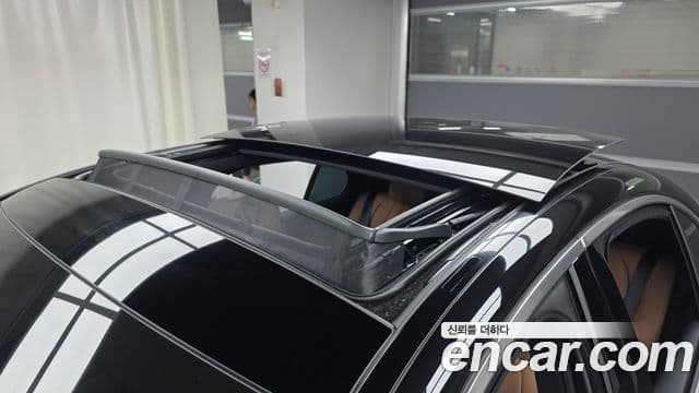 Mercedes-Benz E-Class 2025 — Photo 18/31