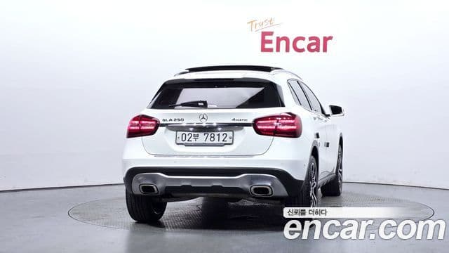 Mercedes-Benz GLA-Class 2019 — Şəkil 4/20