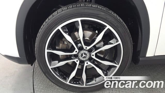 Mercedes-Benz GLA-Class 2019 — Şəkil 5/20