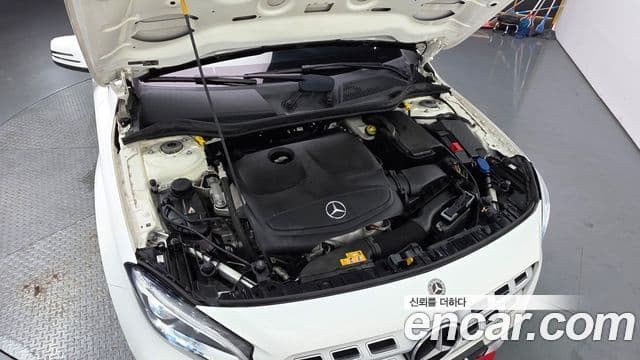 Mercedes-Benz GLA-Class 2019 — Şəkil 6/20