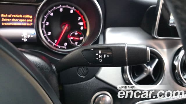 Mercedes-Benz GLA-Class 2019 — Şəkil 9/20