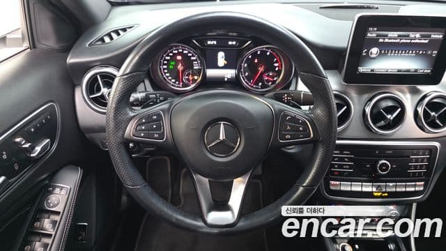 Mercedes-Benz GLA-Class 2019 — Şəkil 13/20