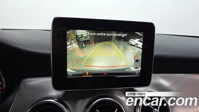 Mercedes-Benz GLA-Class 2019 — Şəkil 14/20