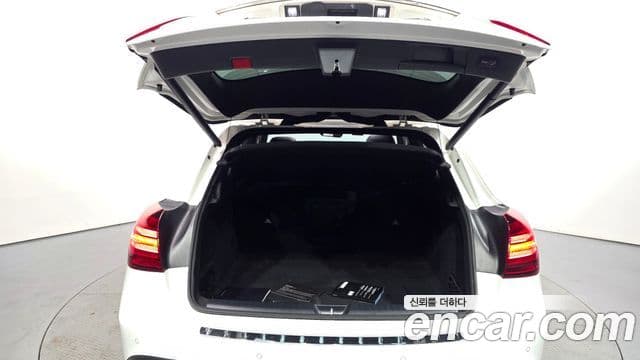 Mercedes-Benz GLA-Class 2019 — Şəkil 16/20