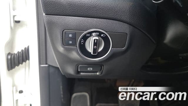 Mercedes-Benz GLA-Class 2019 — Şəkil 19/20