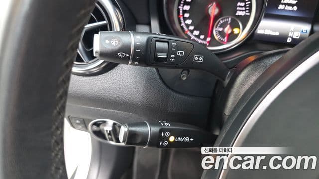 Mercedes-Benz GLA-Class 2019 — Şəkil 20/20
