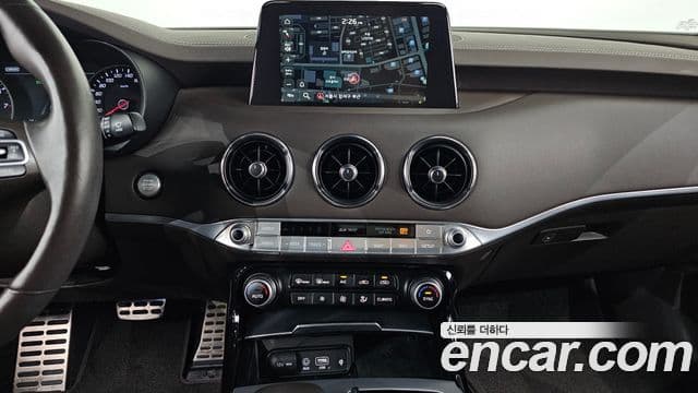 Kia Stinger 2019 — ფოტო 14/20