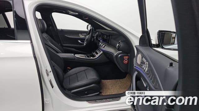 Mercedes-Benz E-Class 2023 — Şəkil 17/20