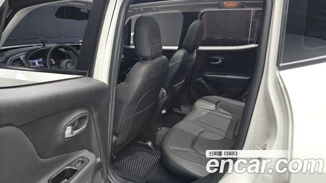 Jeep Renegade 2022 — Şəkil 12/20