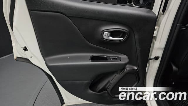 Jeep Renegade 2022 — Photo 27/31