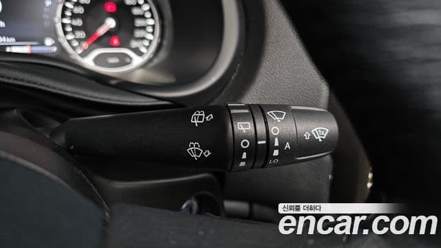 Jeep Renegade 2022 — Photo 30/31