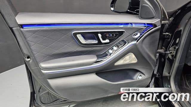 Mercedes-Benz S-Class 2023 — Photo 9/35