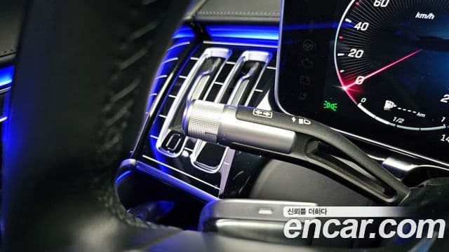 Mercedes-Benz S-Class 2023 — Photo 20/35