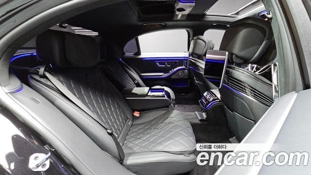 Mercedes-Benz S-Class 2023 — Photo 22/35