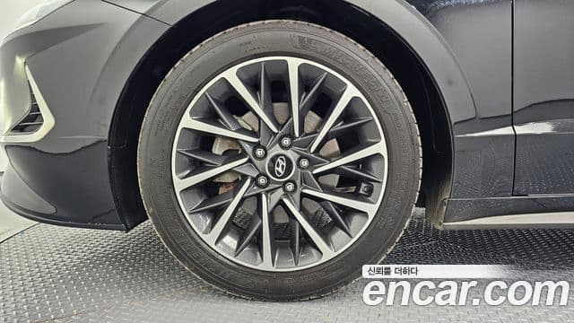 Hyundai Sonata 2019 — ფოტო 5/20