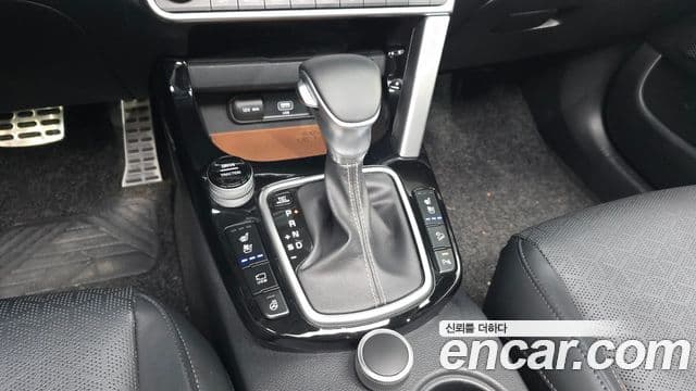 Kia Seltos 2021 — ფოტო 9/20