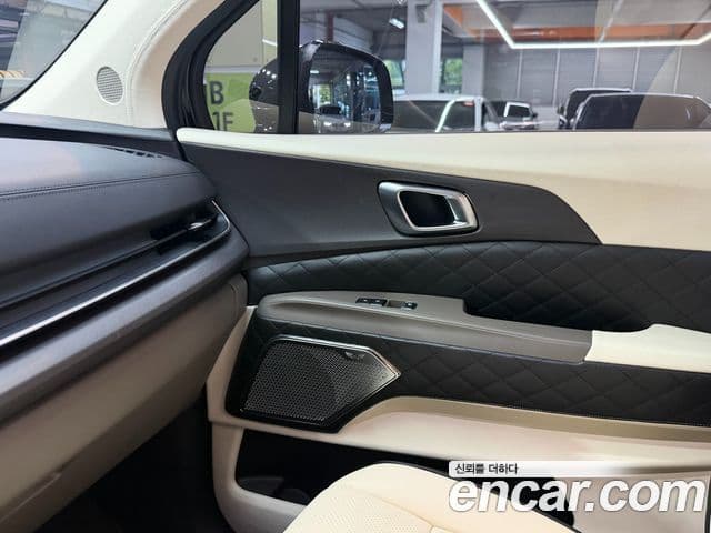 Kia Carnival 2024 — Фото 17/20