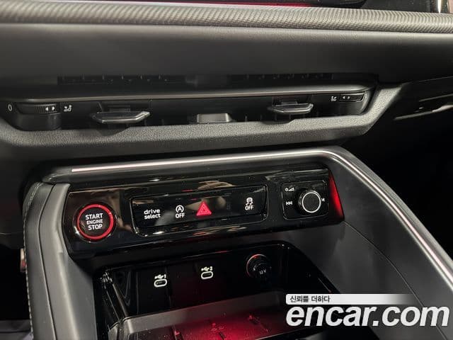 Audi Q5 2025 — ფოტო 13/16