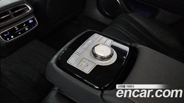 Genesis Electrified G80 2023 — ფოტო 18/20