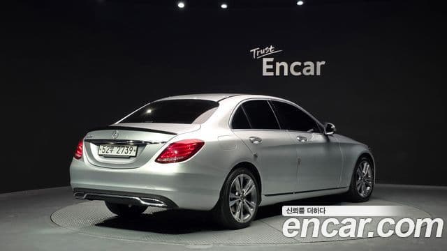 Mercedes-Benz C-Class 2018 — ფოტო 2/20