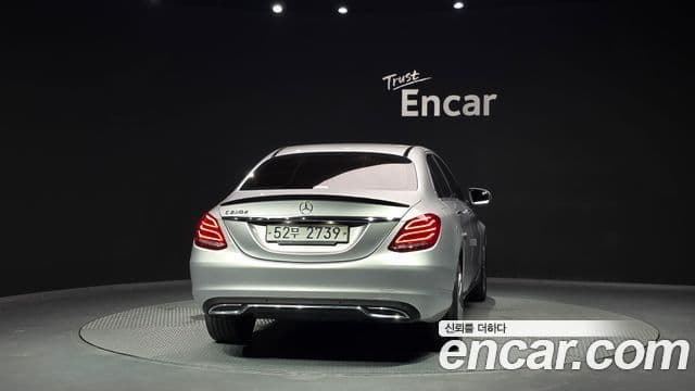 Mercedes-Benz C-Class 2018 — ფოტო 4/20
