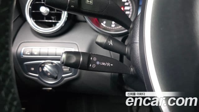 Mercedes-Benz C-Class 2018 — ფოტო 19/20