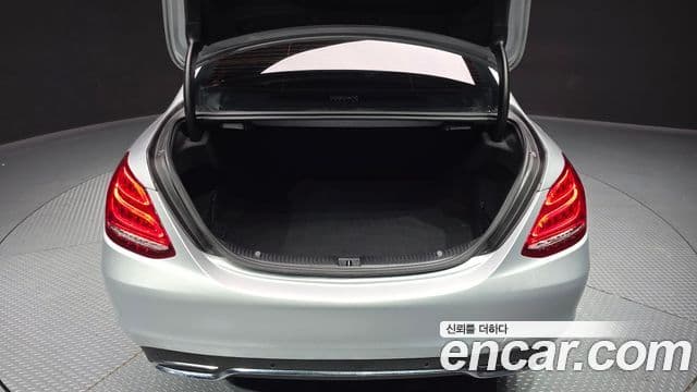 Mercedes-Benz C-Class 2018 — ფოტო 20/20