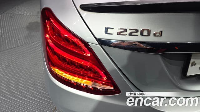 Mercedes-Benz C-Class 2018 — ფოტო 19/30