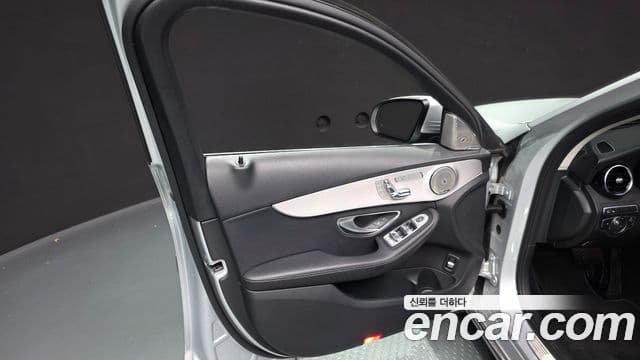 Mercedes-Benz C-Class 2018 — ფოტო 6/30
