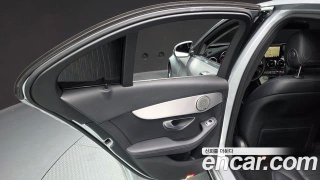Mercedes-Benz C-Class 2018 — ფოტო 23/30