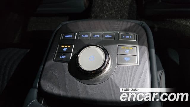 Genesis Electrified G80 2023 — ფოტო 13/20