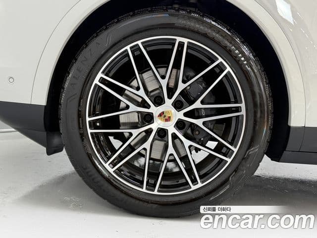 Porsche Cayenne 2024 — ფოტო 4/20