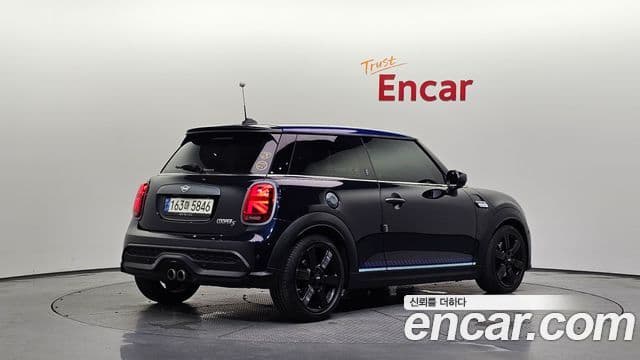 Mini Cooper S 2022 — Photo 21/34