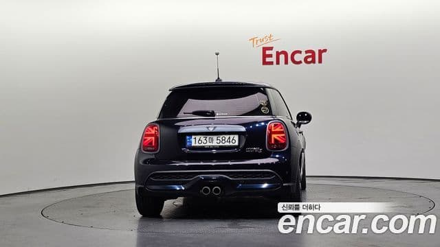 Mini Cooper S 2022 — Photo 31/34