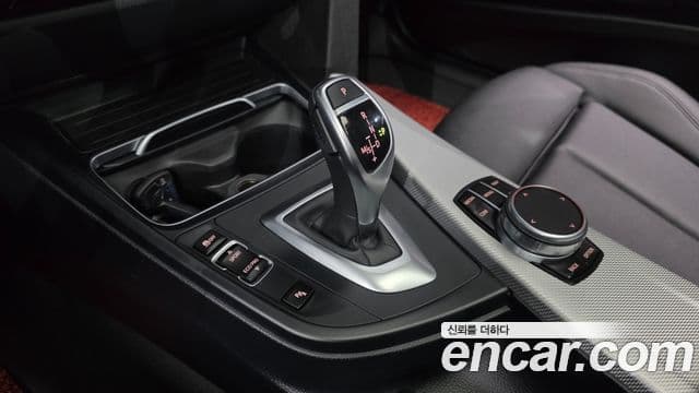 BMW 3 Series 2018 — Şəkil 9/20