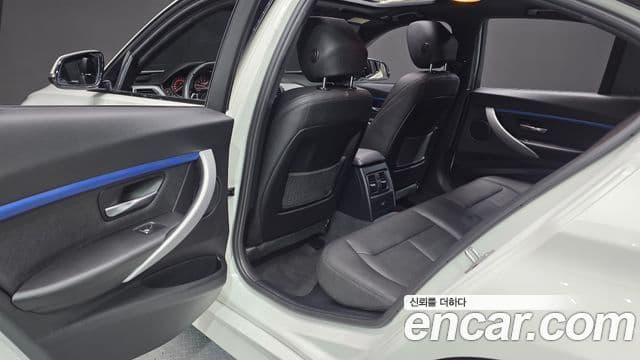 BMW 3 Series 2018 — Şəkil 12/20
