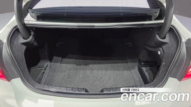 BMW 3 Series 2018 — Şəkil 17/20